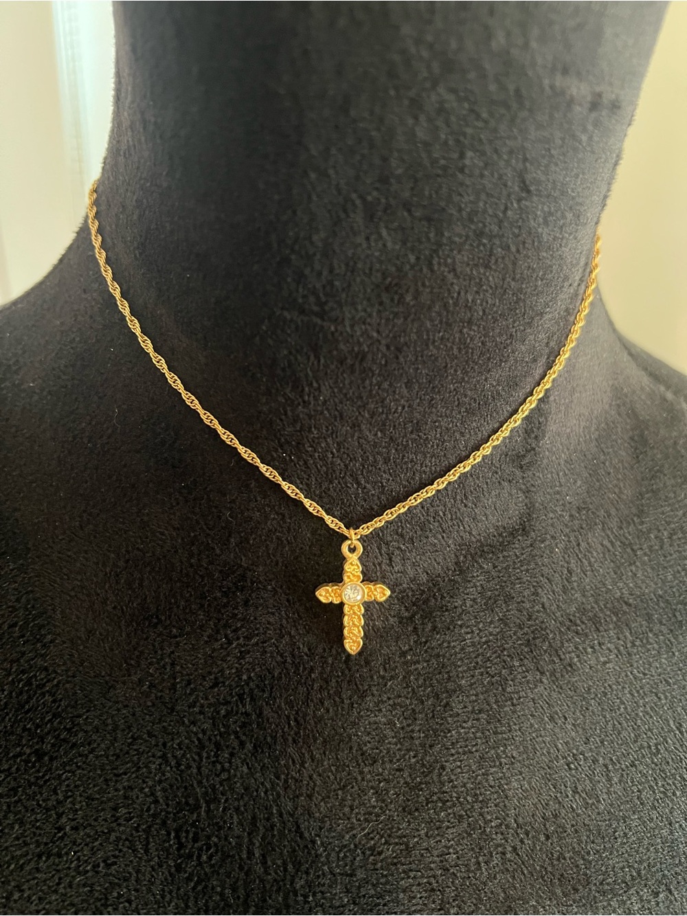 Vintage Avon Gold toned Cross Pendant Necklace - Classic Women’s Jewelry